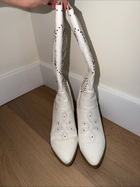 Women's White Embroidered Pointed-Toe Heeled Boots